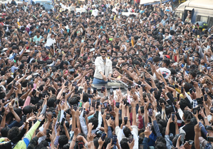 Fans pour out on Dongri streets as local boy Munawar comes home with trophy