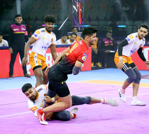 Aslam Inamdar guides Puneri Paltan to big win over playoff-hopeful Bengaluru Bulls