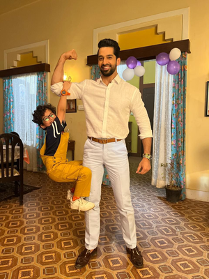 Karan Vohra's 'dumbbell friend' is 6 yrs old Nihan: 'He hangs on my arms, I sway him up & down'