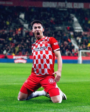 Girona sign striker Bojan Miovski on four-year deal from Aberdeen 