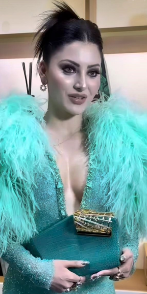 Urvashi Rautela shows off her French speaking skills	