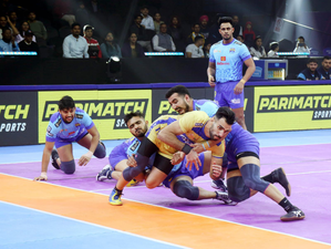 Moein Shafaghi, Himanshu help Tamil Thalaivas register easy win over Bengal Warriorz in Season 11 of the Pro Kabaddi League (PKL) in the Badminton Hall of the Balewadi Sports Complex here on Wednesday.  Photo credit: PKL 