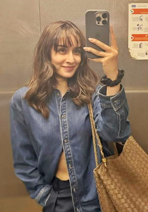 Shraddha Kapoor flaunts new hairstyle with fringes	