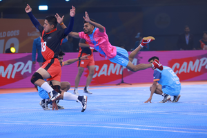Indian men power past Peru; women dominate Iran as both book their spots in their respective quarterfinals in the inaugural Kho Kho World Cup in New Delhi on Wednesday. Photo credit: KKFI 