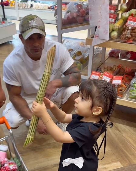 Bipasha and Karan enjoy some fun 'shopping time' with little Devi