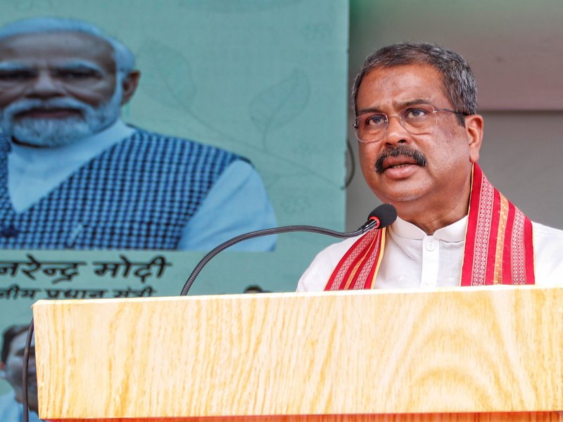 धर्मेंद्र प्रधान का राहुल गांधी पर तंज, कहा- पहली बार विपक्ष के नेता पर सुप्रीम कोर्ट को करनी पड़ी सख्त टिप्पणी