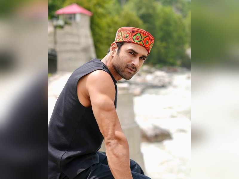 Pulkit Samrat relishes 'pahado wali Maggi' during the Manali schedule of Rahu Ketu