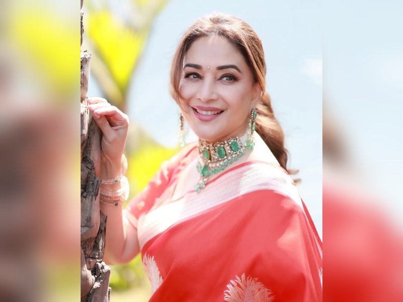 Madhuri Dixit flaunts the 'Hum Apke Hain Kaun' treasure found on the set