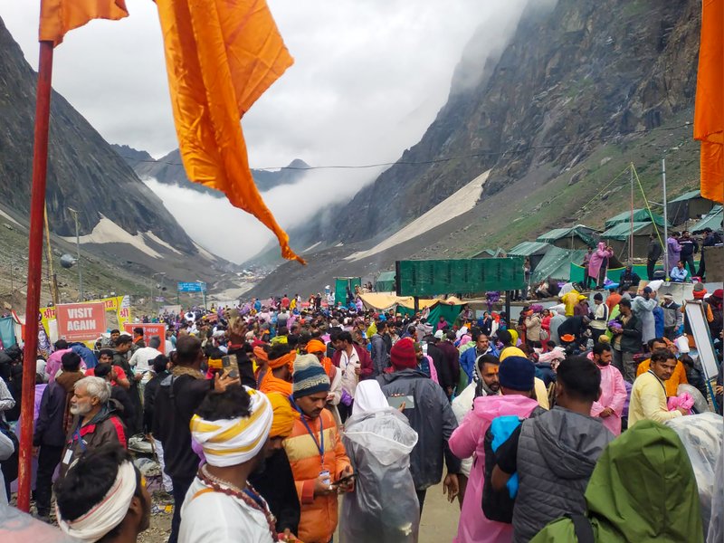भारी बारिश के कारण अमरनाथ यात्रा एक दिन के लिए स्थगित