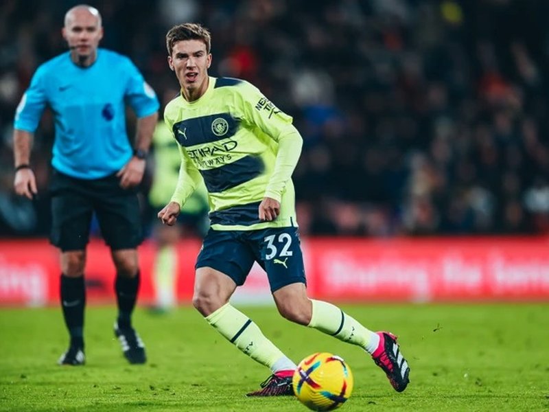 Maximo Perrone joins Como FC from Man City on four-year contract