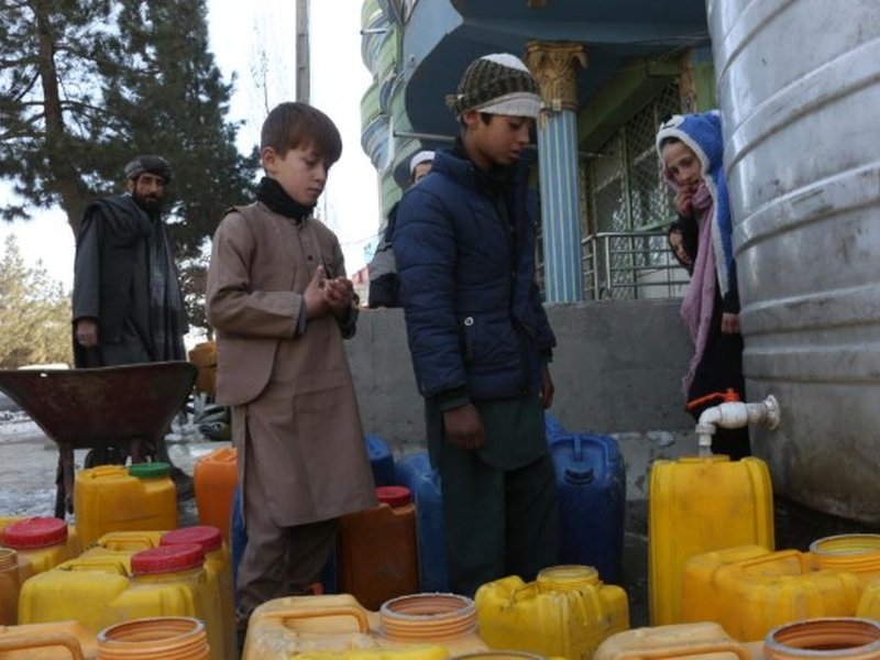 Severe water crisis grips Kabul, residents urge interim govt to expand supply