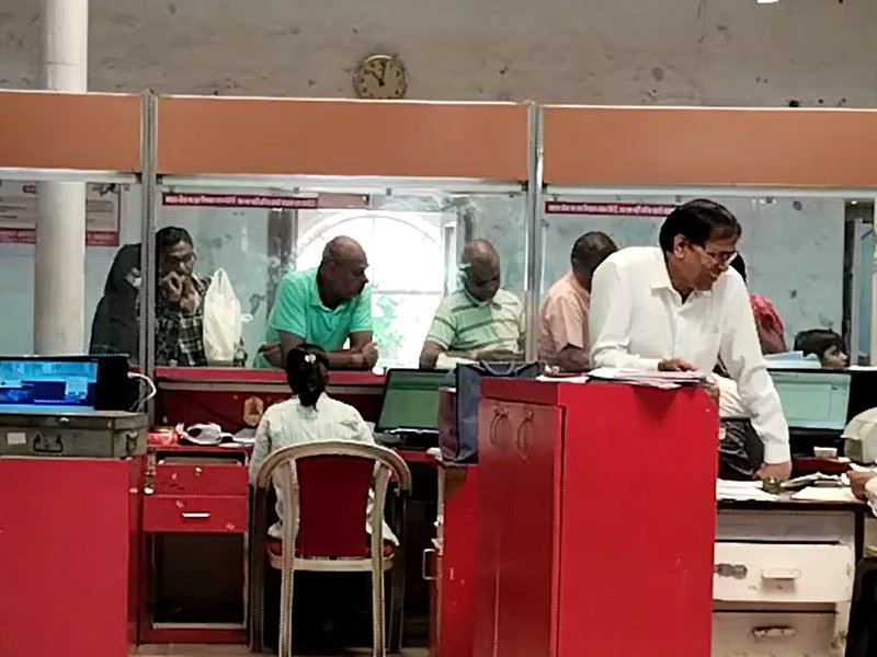मध्य प्रदेश: नीमच में डाकघरों की हाईटेक सेवाओं ने बदली तस्वीर, लोगों का बढ़ा विश्वास