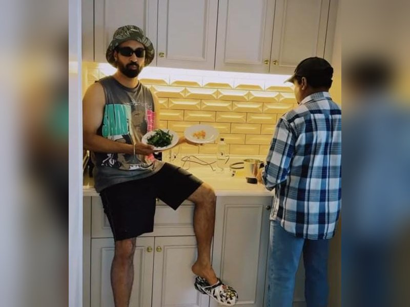 Diljit Dosanjh says 'Yo Chat' as he drops a glimpse of his nutritious meal