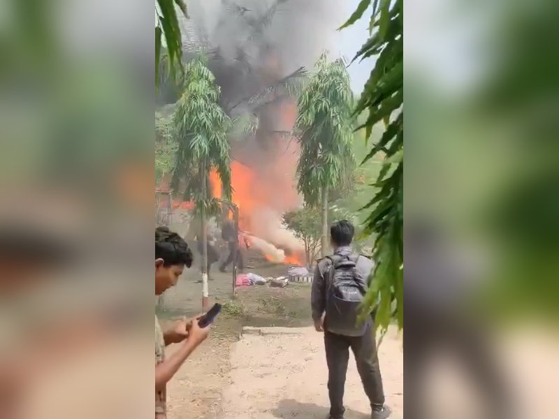 Bangladesh Air Force jet crashes into Dhaka school building