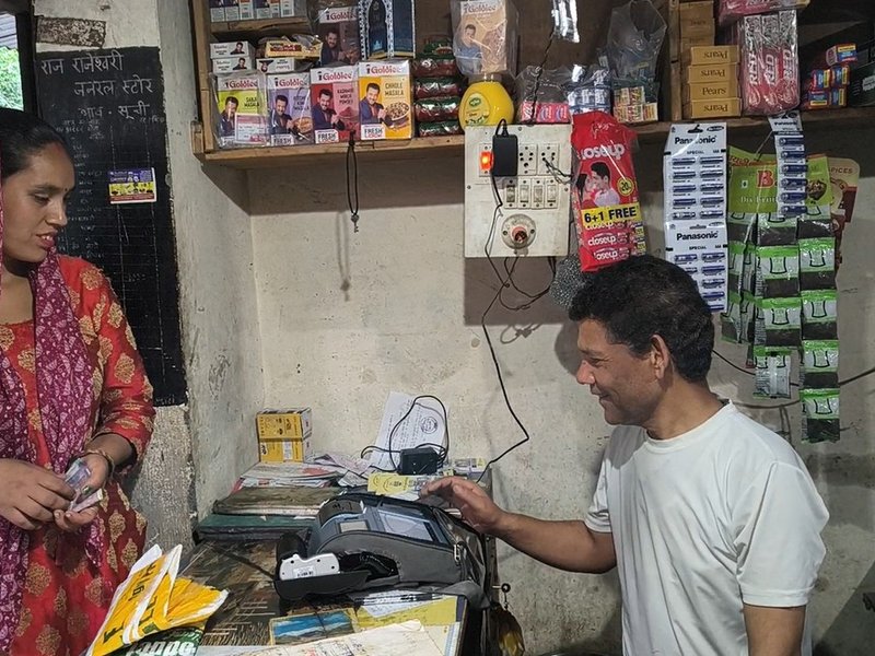 उत्तराखंड : चमोली में प्रधानमंत्री गरीब कल्याण योजना से मिल रहा मुफ्त राशन, केंद्र सरकार का जताया आभार 