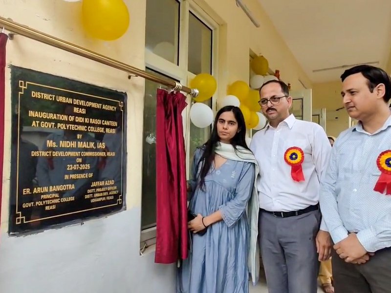  J&K: Deputy Commissioner Reasi inaugurates ‘Didi Ki Rasoi’ canteen to empower women