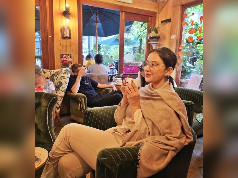 Manisha Koirala finds monsoon bliss in chai and a slice of cake	