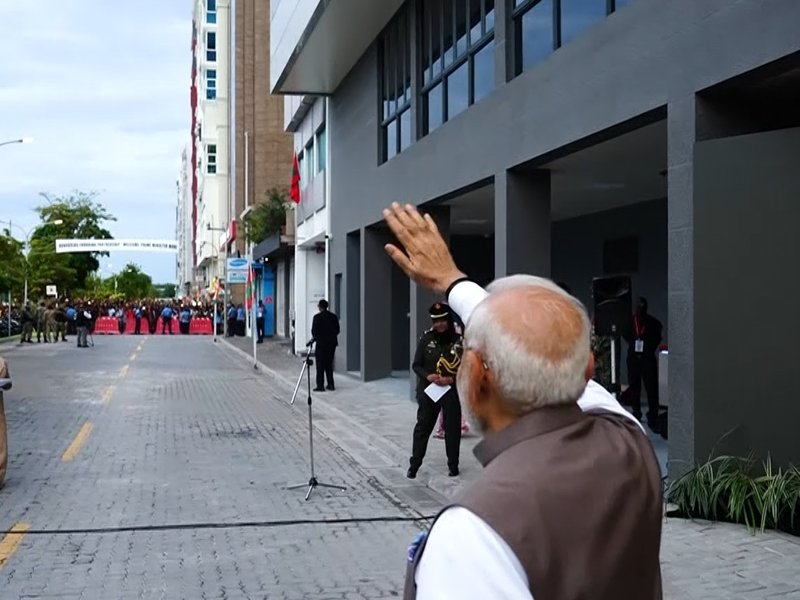 'नरेंद्र मोदी जिंदाबाद' के नारों से गूंज उठा मालदीव, पीएम मोदी की एक झलक पाने के लिए उमड़ा जनसैलाब