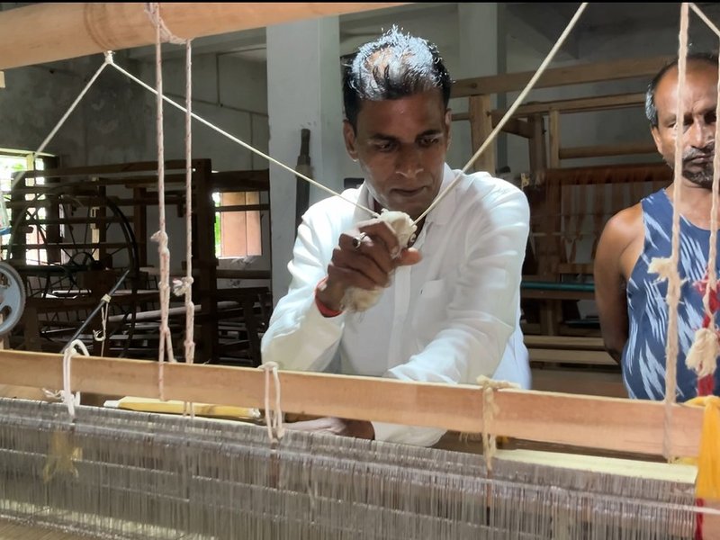 बिहार: पीएम मोदी ने 'मन की बात' में नेपुरा के हैंडलूम का किया जिक्र, बुनकर नवीन कुमार ने जताया आभार 