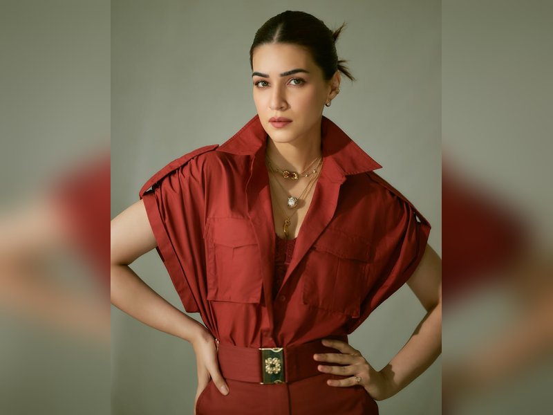 Kriti Sanon turns 35: Kareena Kapoor, Varun Dhawan & Dhanush pen heartfelt wishes