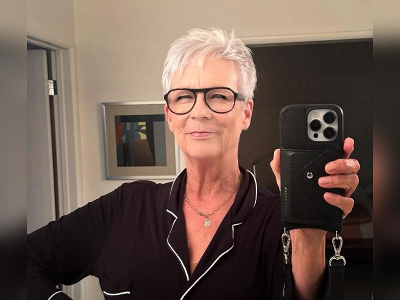 Jamie Lee Curtis calls herself a ‘controlled addict’
