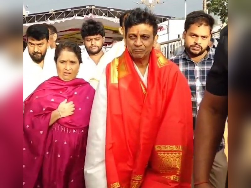परिवार संग तिरुपति पहुंचे शिव राजकुमार, किए भगवान वेंकटेश के दर्शन 