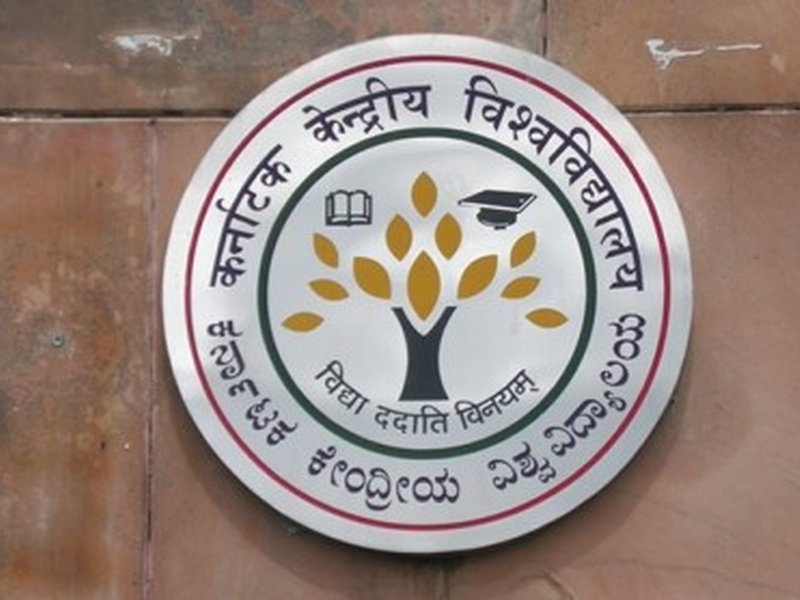 कनार्टक: सेंट्रल यूनिवर्सिटी की छात्राओं को जबरन हिजाब पहनाने का आरोप