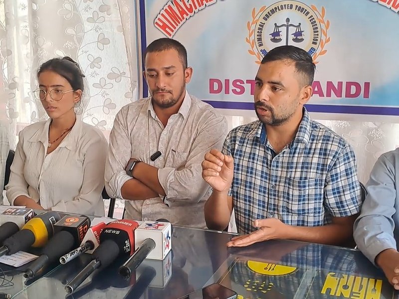 हिमाचल सरकार के खिलाफ युवाओं का प्रदर्शन, 'जॉब ट्रेनी पॉलिसी' को खुद पर कुठाराघात बताया