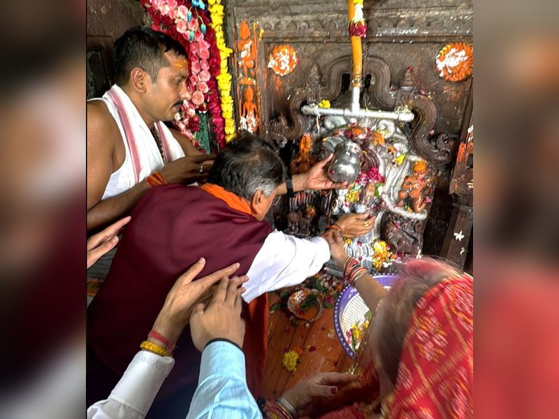 नागचंद्रेश्वर के दर्शन करने उज्जैन पहुंचे कैलाश विजयवर्गीय, लिया आशीर्वाद 