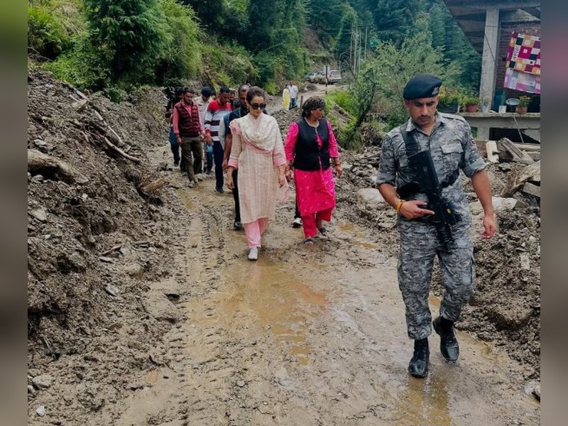 मंडी में तबाही पर कंगना रनौत की लोगों से अपील, 'इस कठिन समय में करें एक-दूसरे की मदद'