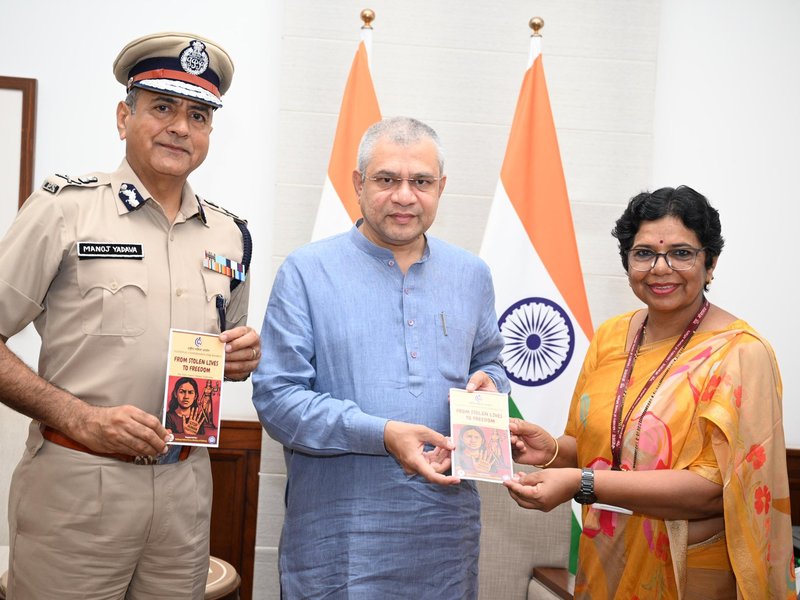 मानव तस्करी के विरुद्ध पहल : राष्ट्रीय महिला आयोग और आरपीएफ ने किए एमओयू पर हस्ताक्षर