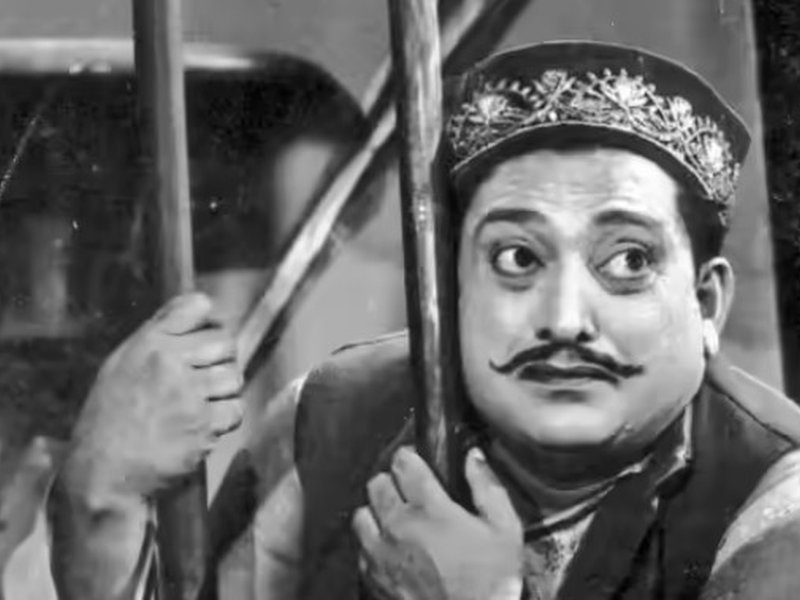 बॉलीवुड के ‘भगवान’ : 25 कमरों वाला बंगला और सात लग्जरी कार के मालिक, चॉल में ली अंतिम सांस