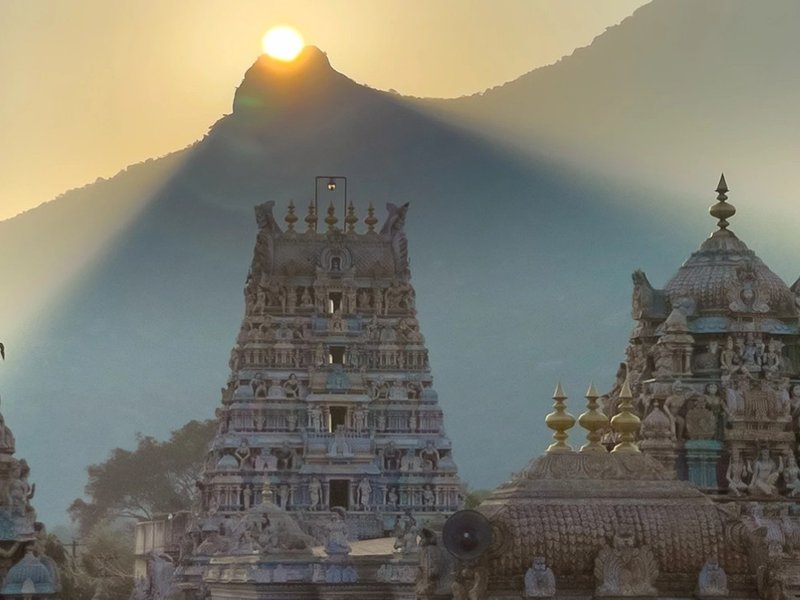 सावन विशेष : यहां अग्नि रूप में दर्शन देते हैं महादेव, ‘पंच भूत स्थलों’ में से एक मंदिर का 217 फुट ऊंचा है ‘राज गोपुरा’ 