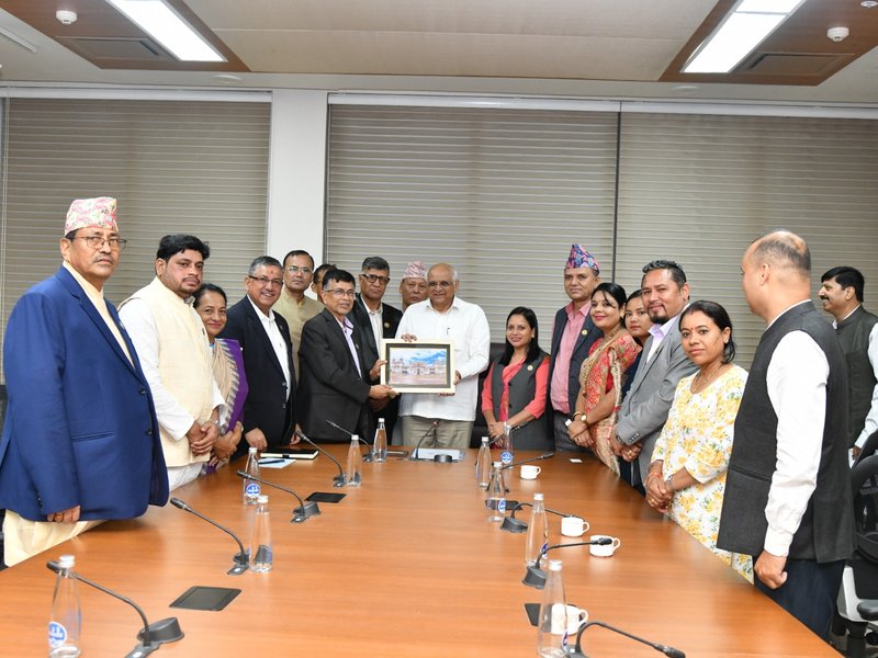 नेपाल की संसद के 14 युवा सांसदों और 8 राजनीतिक दलों के नेताओं ने सीएम भूपेंद्र पटेल से शिष्टाचार भेंट की