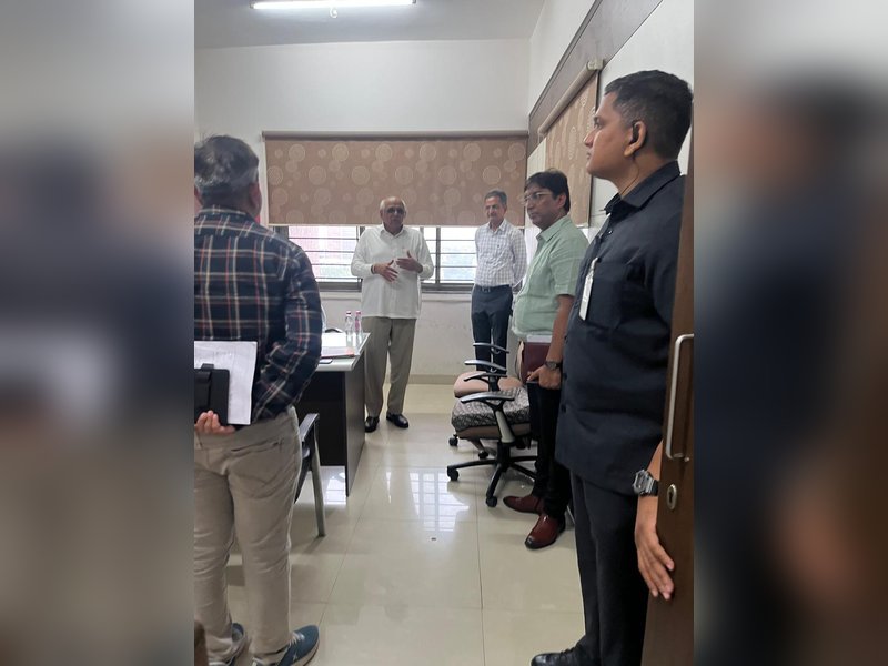 सीएम भूपेंद्र पटेल ने गांधीनगर में जल आपूर्ति बोर्ड के कार्यकारी अभियंता कार्यालय का किया औचक निरीक्षण