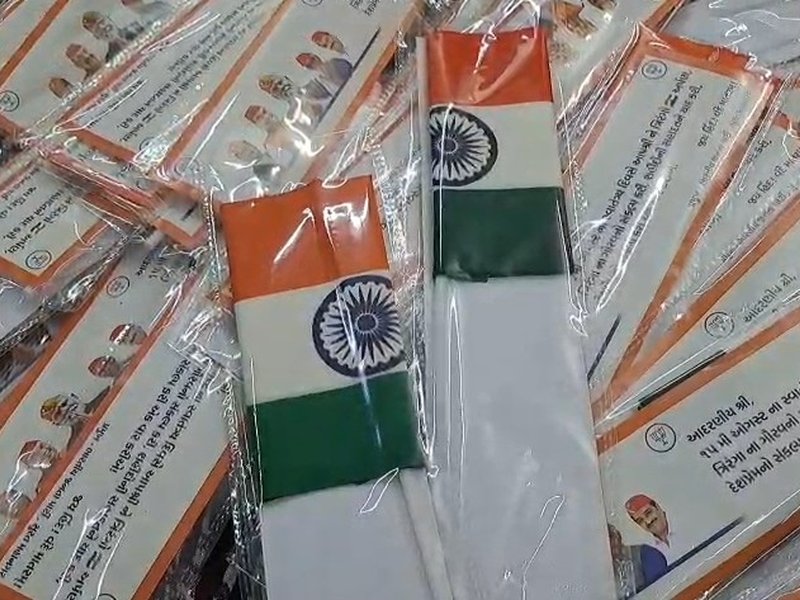 सूरत में बड़े पैमाने पर तैयार किया जा रहा तिरंगा, ‘हर घर तिरंगा’ मुहिम ने बढ़ाई डिमांड