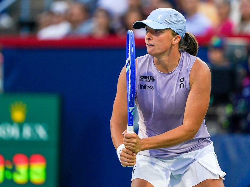 Swiatek beat Lys, Anisimova win over Raducanu to reach last 16 in Montreal