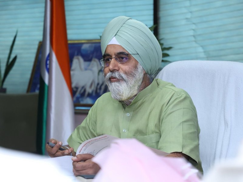हर व्यक्ति को एक पौधा जरूर लगाना चाहिए: राजा इकबाल 