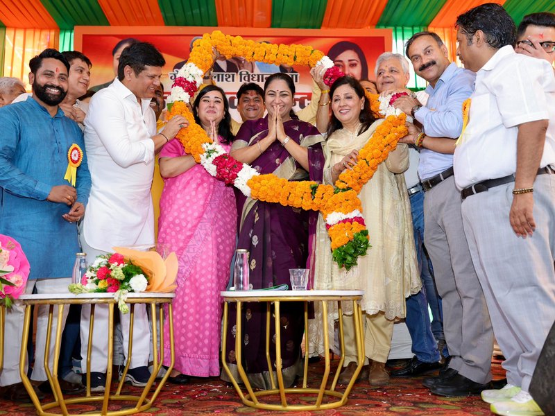 दिल्ली में भाजपा विधायक की नई पहल, दफ्तर को बनाया 'जन सेवा केंद्र', सीएम रेखा ने की तारीफ