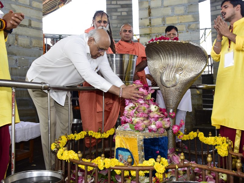 गुजरात : सीएम भूपेंद्र पटेल ने प्राचीन तीर्थक्षेत्र स्तंभेश्वर महादेव का किया दर्शन-पूजन 