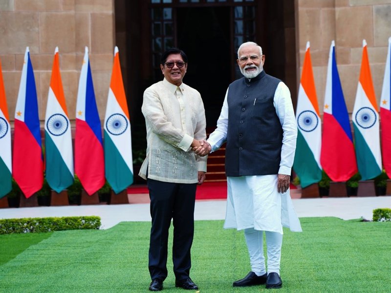 पीएम मोदी ने हैदराबाद हाउस में फिलीपींस के राष्ट्रपति का किया स्वागत 