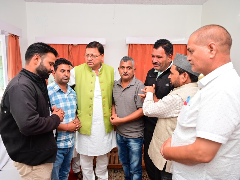 उत्तरकाशी धराली आपदा: पीड़ितों से मिले सीएम धामी, बोले- हर परिवार के साथ खड़ी है सरकार