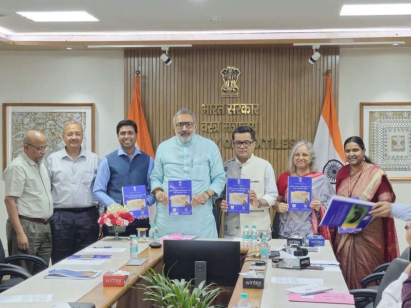 भारतीय हैंडलूम उत्पाद का कार्बन उत्सर्जन बेहद कम : गिरिराज सिंह