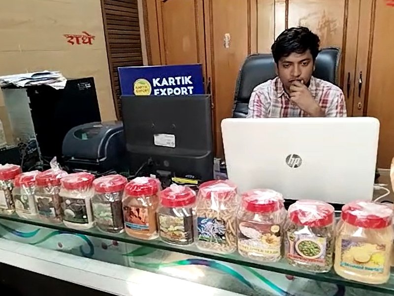 मध्य प्रदेश: नीमच के कार्तिक खंडेलवाल को मन की बात से आत्मनिर्भर बनने की मिली प्रेरणा, स्टार्टअप ने बदली जिंदगी 