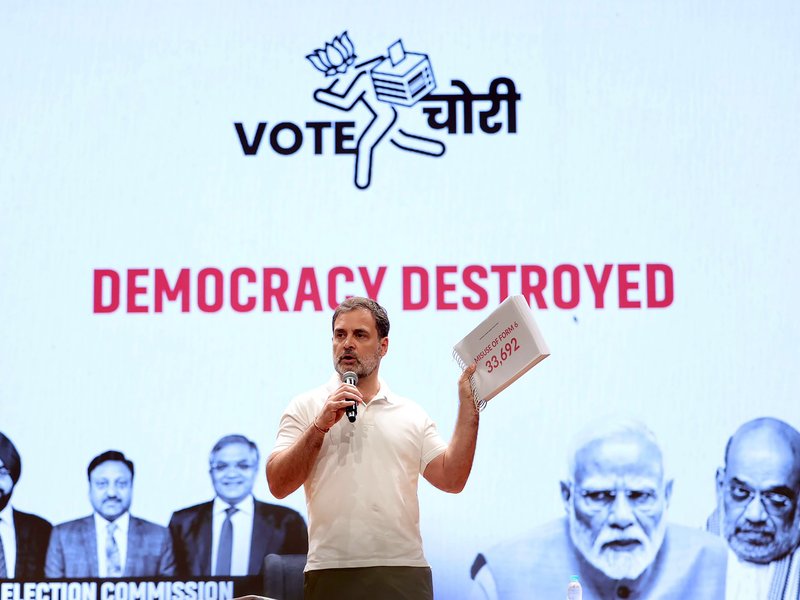 ईसीआई ने 'वोट चोरी' के सबूत को किया खारिज, 'लोगों को गुमराह कर रहे राहुल गांधी' 