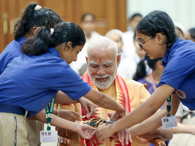पीएम मोदी ने बच्चों के साथ रक्षाबंधन मनाने का वीडियो किया शेयर, बोले- 'स्नेह के लिए आभार' 