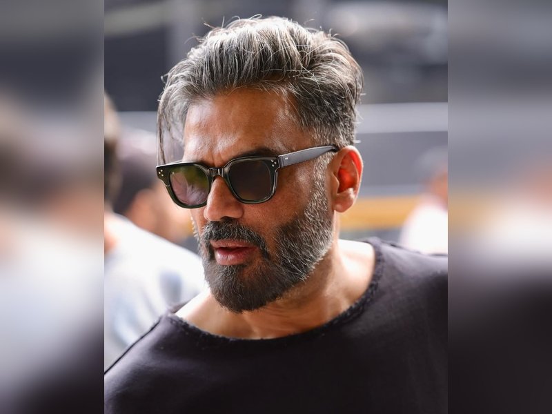 बेटे ने खरीदी वही बिल्डिंग, जहां पिता धोते थे प्लेटें: संघर्ष से स्टारडम तक सुनील शेट्टी की कहानी