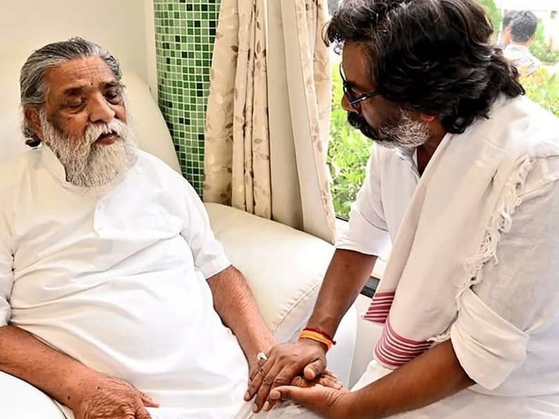 अपने 50वें जन्मदिन पर दिवंगत पिता शिबू सोरेन को याद कर भावुक हुए सीएम हेमंत, बोले- ‘बाबा आप बहुत याद आ रहे हैं’
