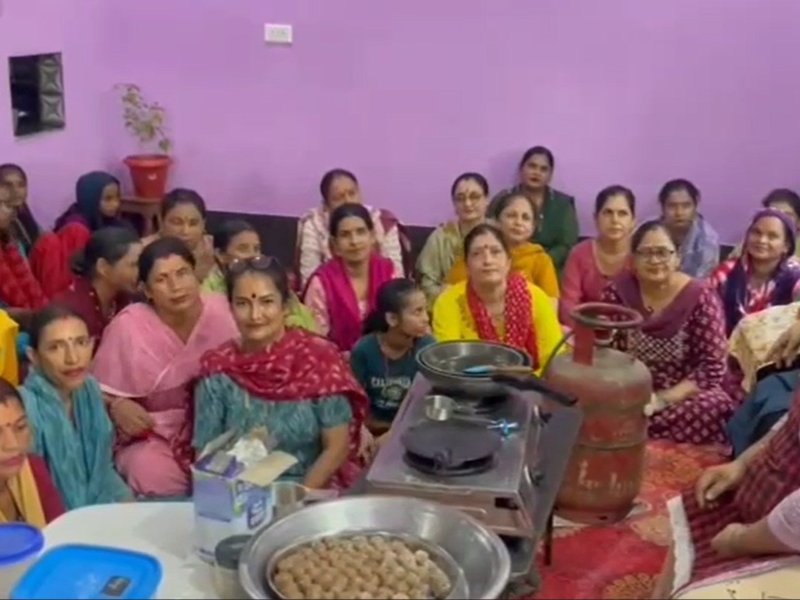 हिमाचल प्रदेश : मोटे अनाज से बने उत्पाद बेचकर स्वयं सहायता समूह की महिलाएं बन रही आत्मनिर्भर