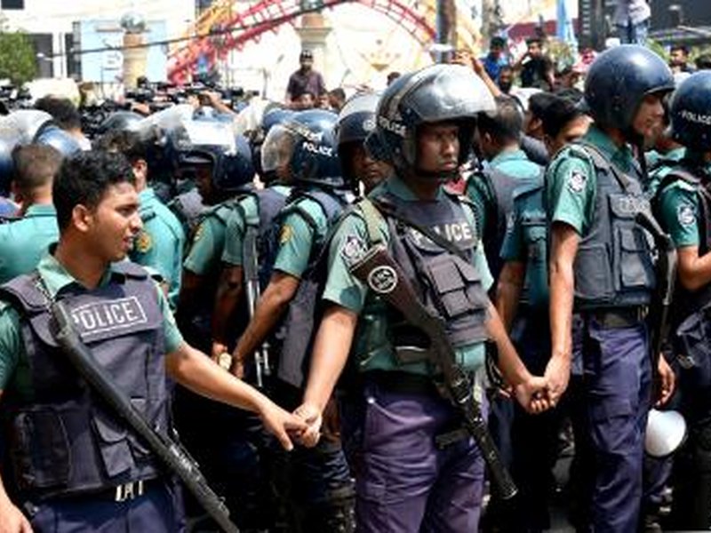 Bangladesh: Students block Dhaka-Barishal highway for fourth consecutive day over 'irregularities' in health sector 